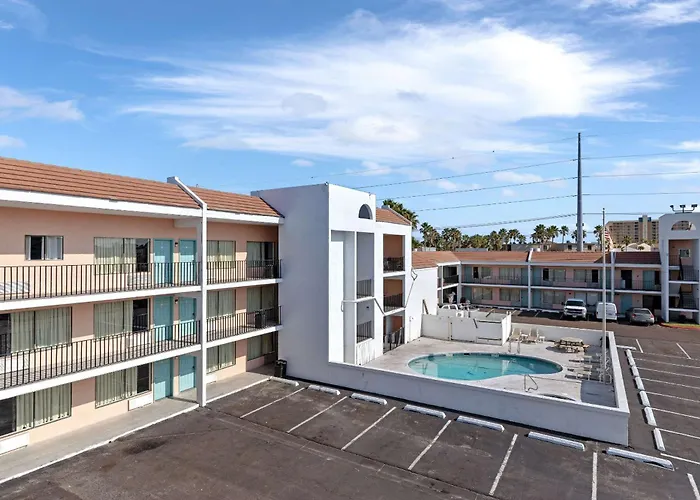 Windwater Hotel And Marina